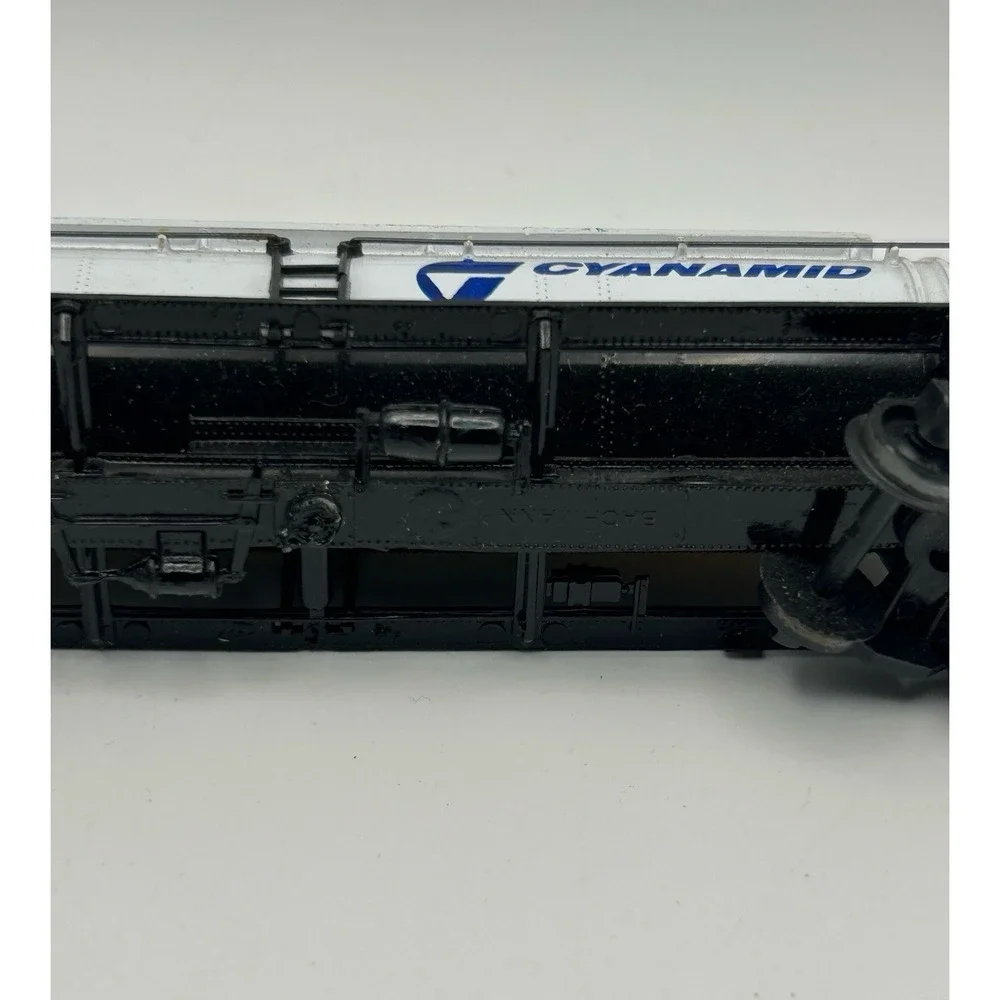 Bachmann HO Scale Tanker Car Tanker Car Cyanamid Train Pre-owned - Picture 8 of 8